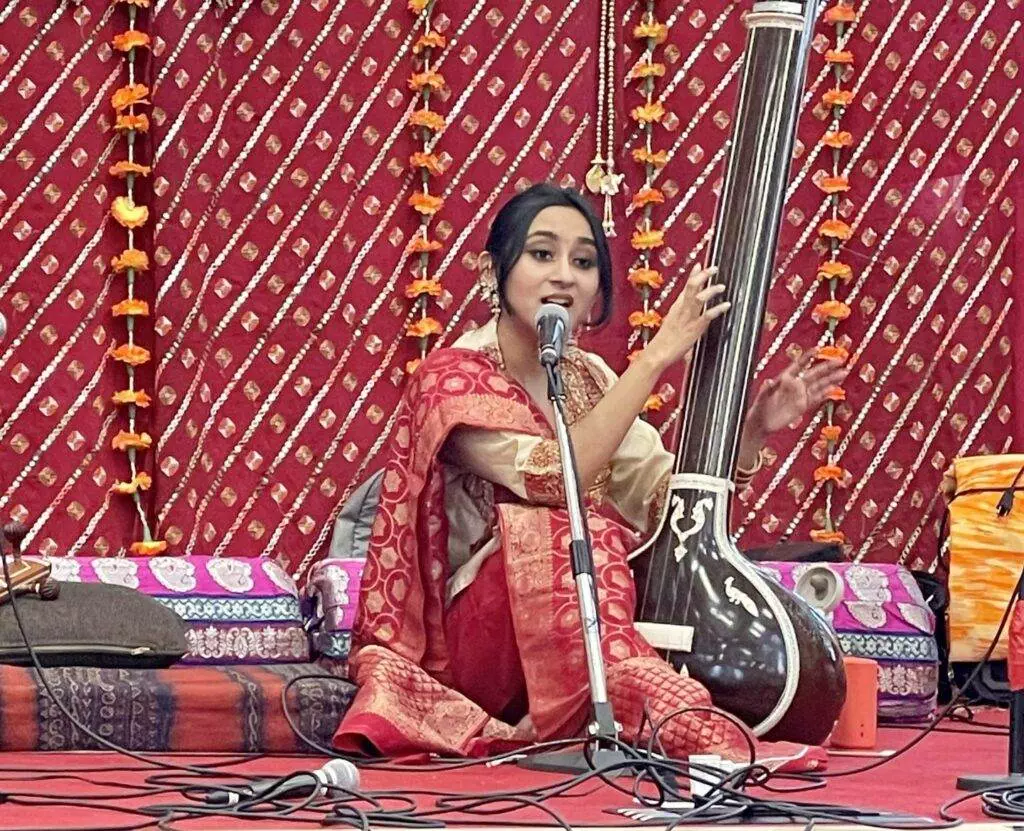 meera bhajan singing
